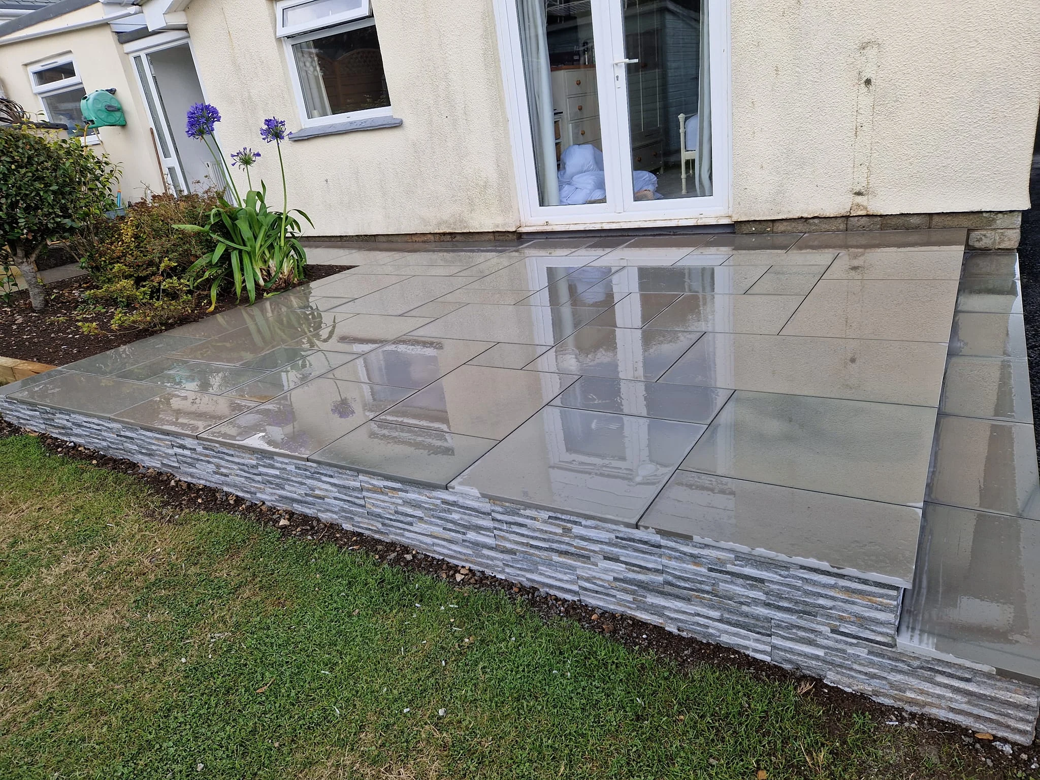 Porcelain patio on a slate clad plinth