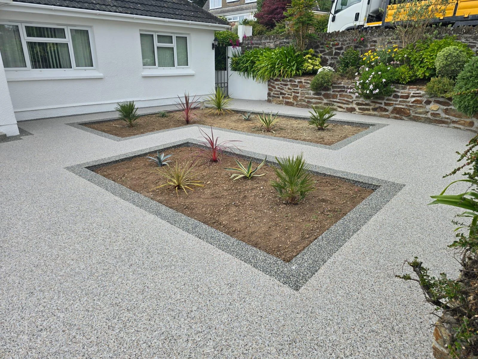 Resin bound driveway with a planted border, laid by M Wherry