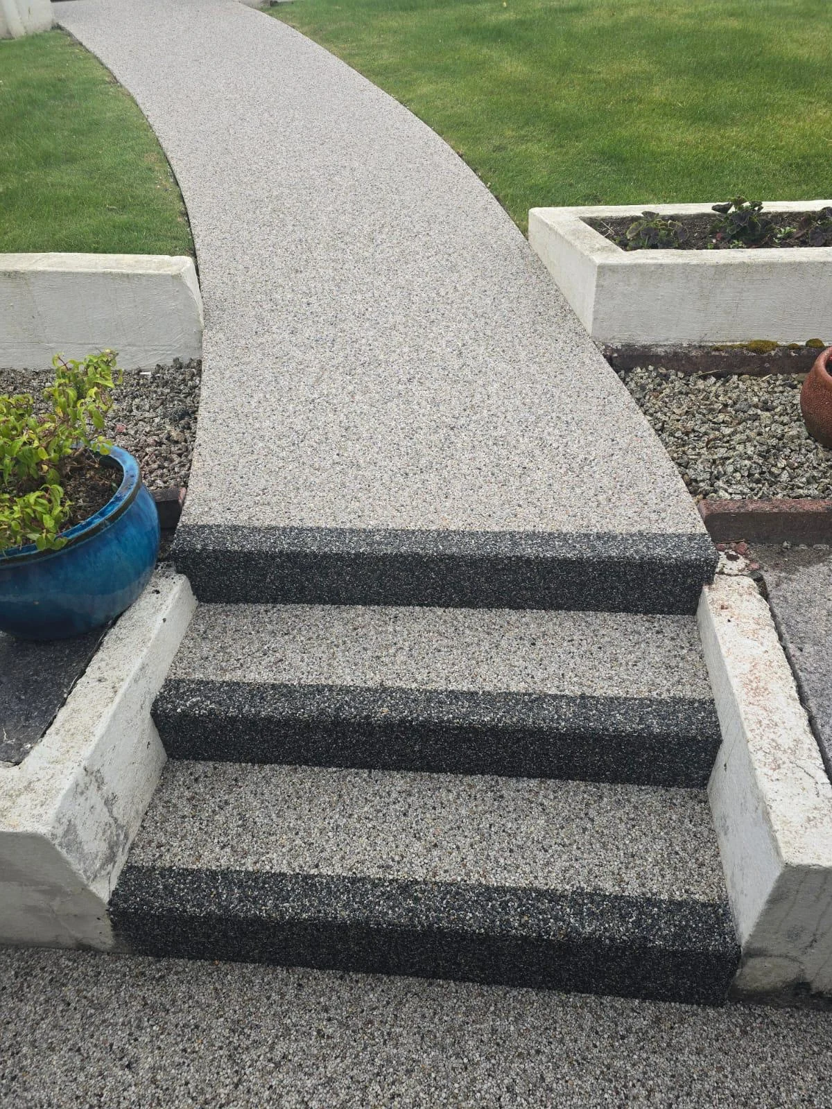Curved resin bound path with steps