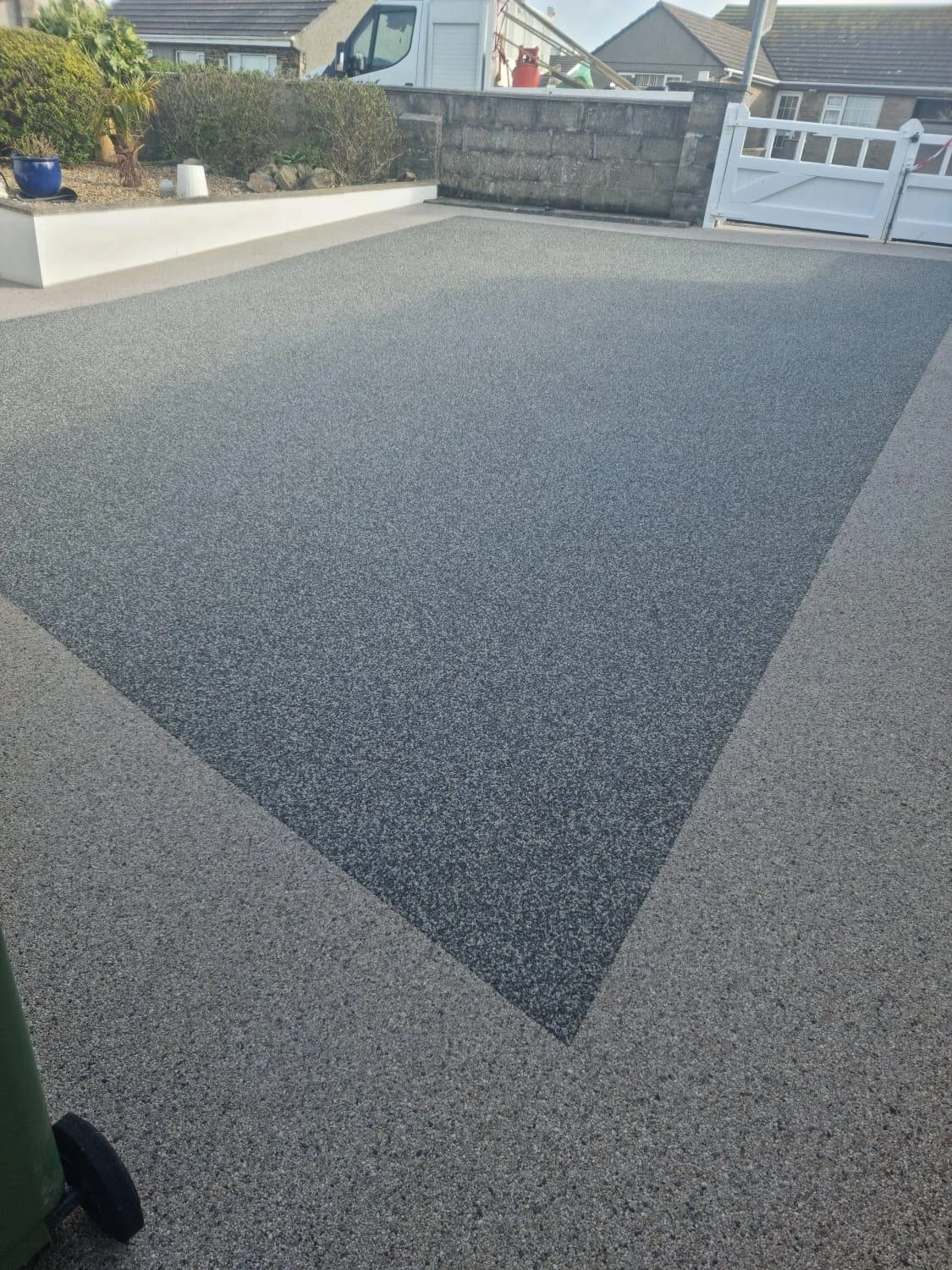 Two tone resin driveway with a contrasting border